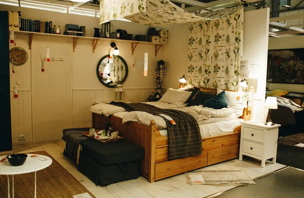 Ways To Make Small Bedroom Feel Bigger